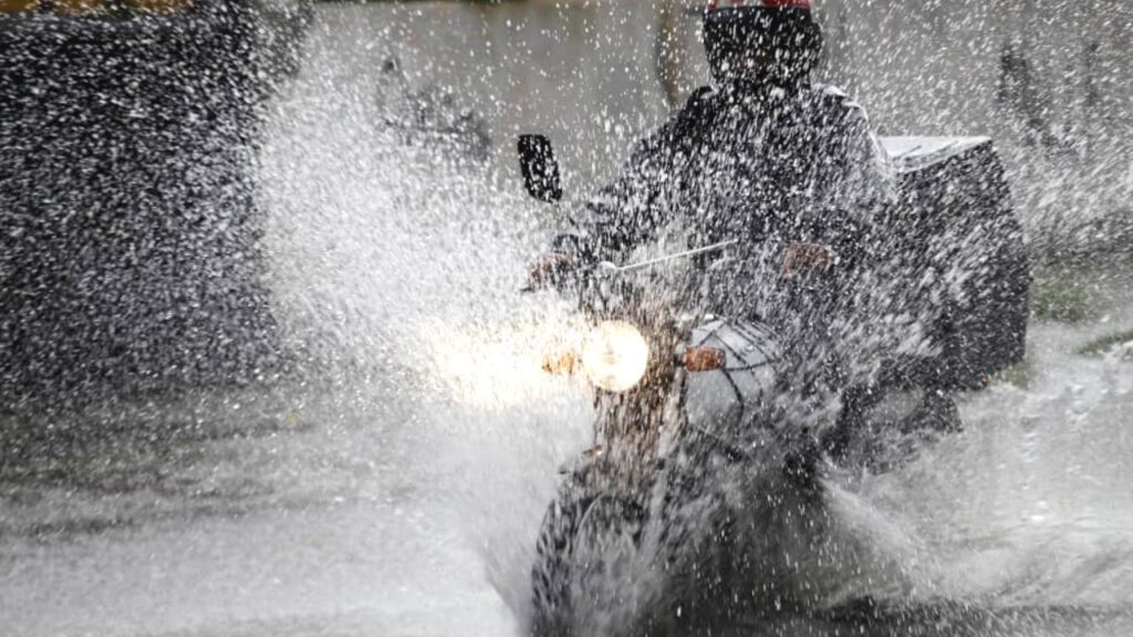 Brake during rain(Image source-Google)