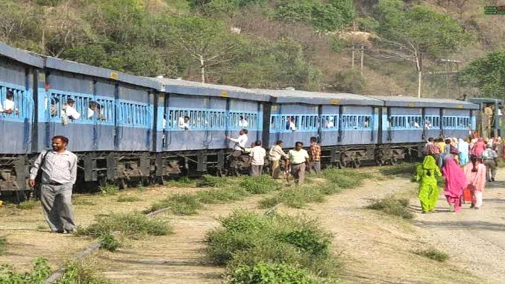 Bhakra-Nangal train