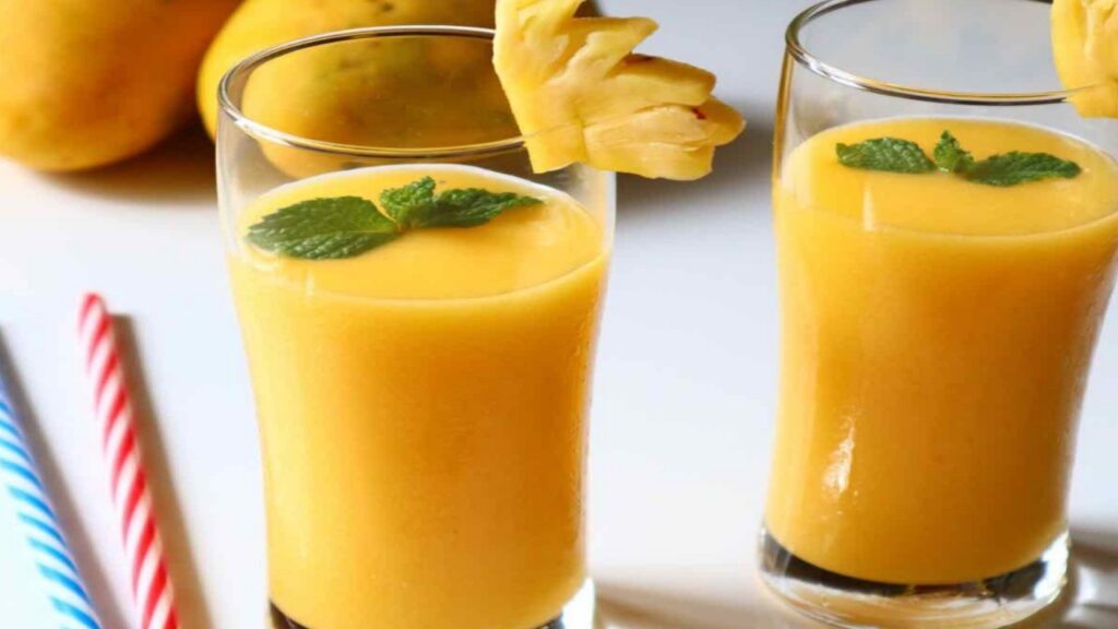 Mango pineapple smoothie 