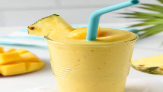 Mango pineapple smoothie