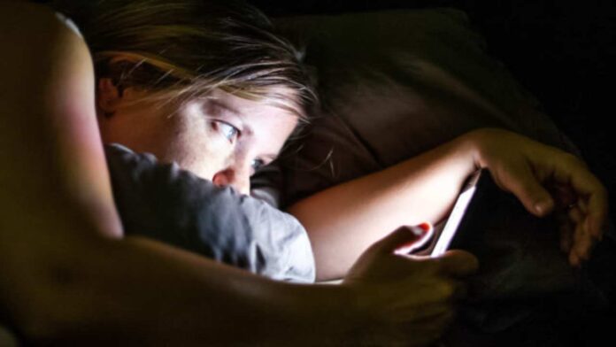 Mobile Use at Late Night Health Risk