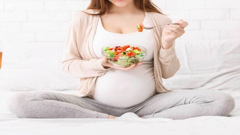 प्रेगनेंसी के दौरान ना खाएं ये फल, मां के साथ बच्चे के स्वास्थ्य के लिए भी हैं खतरनाक