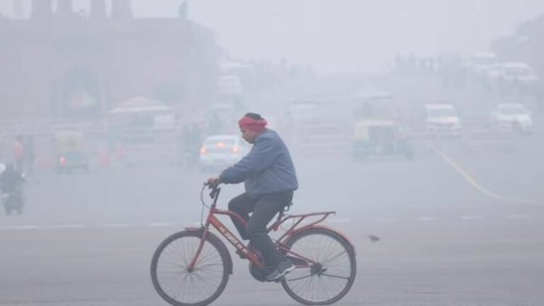 हिमाचल से लेकर कश्मीर तक शुरू हुई बर्फबारी,जानें देश के मौसम का हाल
