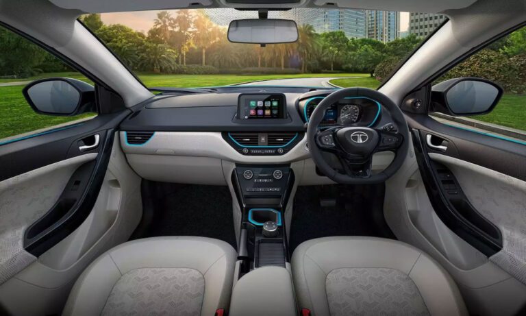 Maruti की इस कार ने निकाल दी Tata Nexon की हेकड़ी, मुंह ताकती रही Punch
